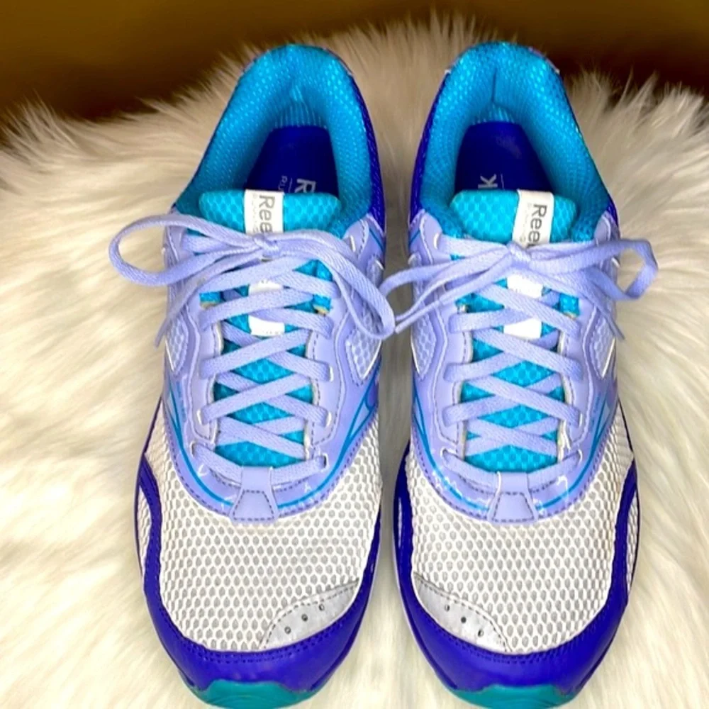REEBOK tennis shoes 7.5